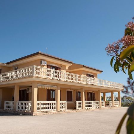 B&B La Terrazza Degli Scrittori Racalmuto Luaran gambar