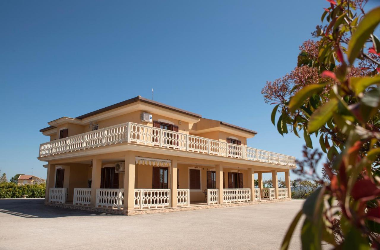 B&B La Terrazza Degli Scrittori Racalmuto Luaran gambar