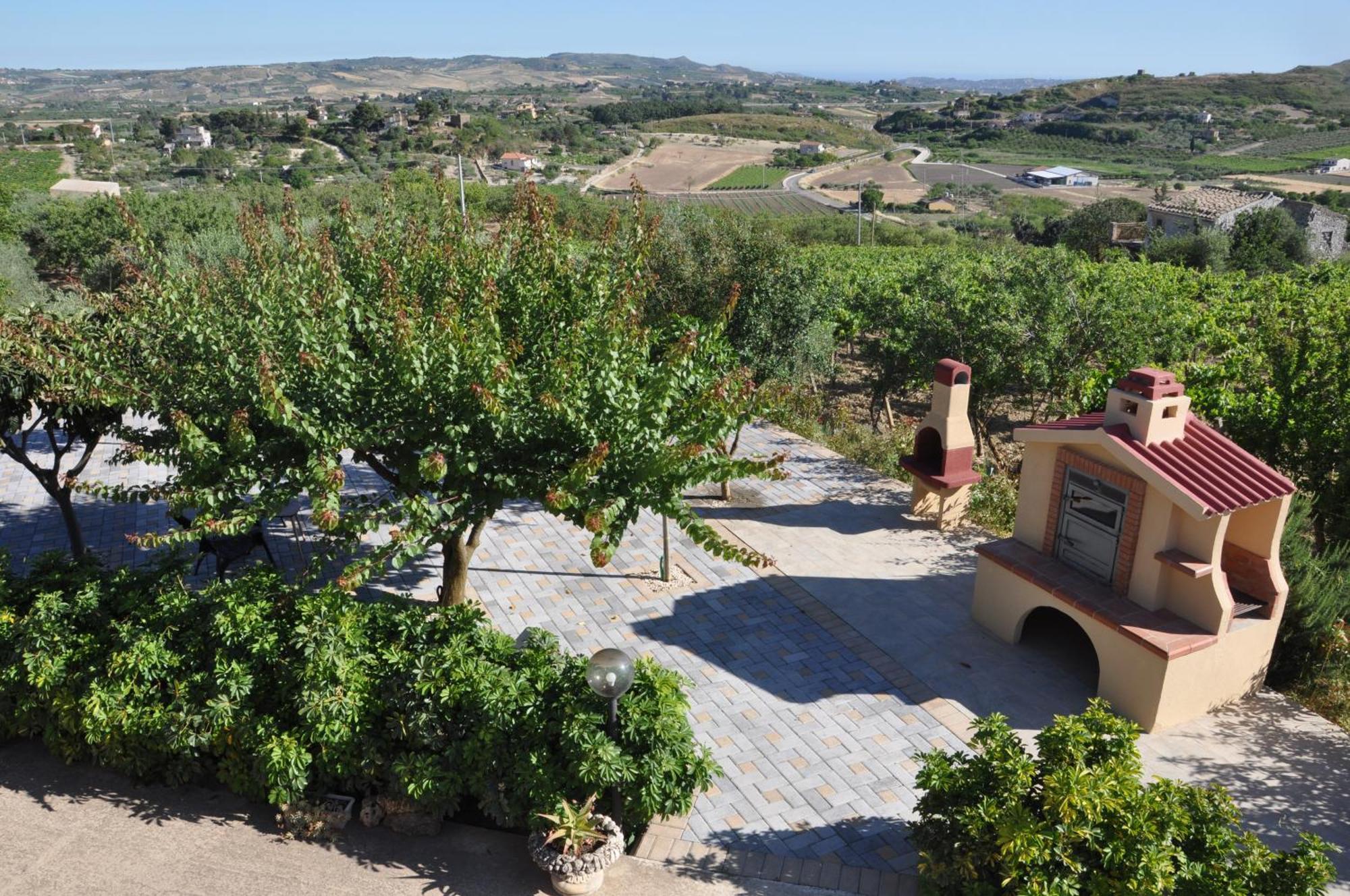 B&B La Terrazza Degli Scrittori Racalmuto Luaran gambar
