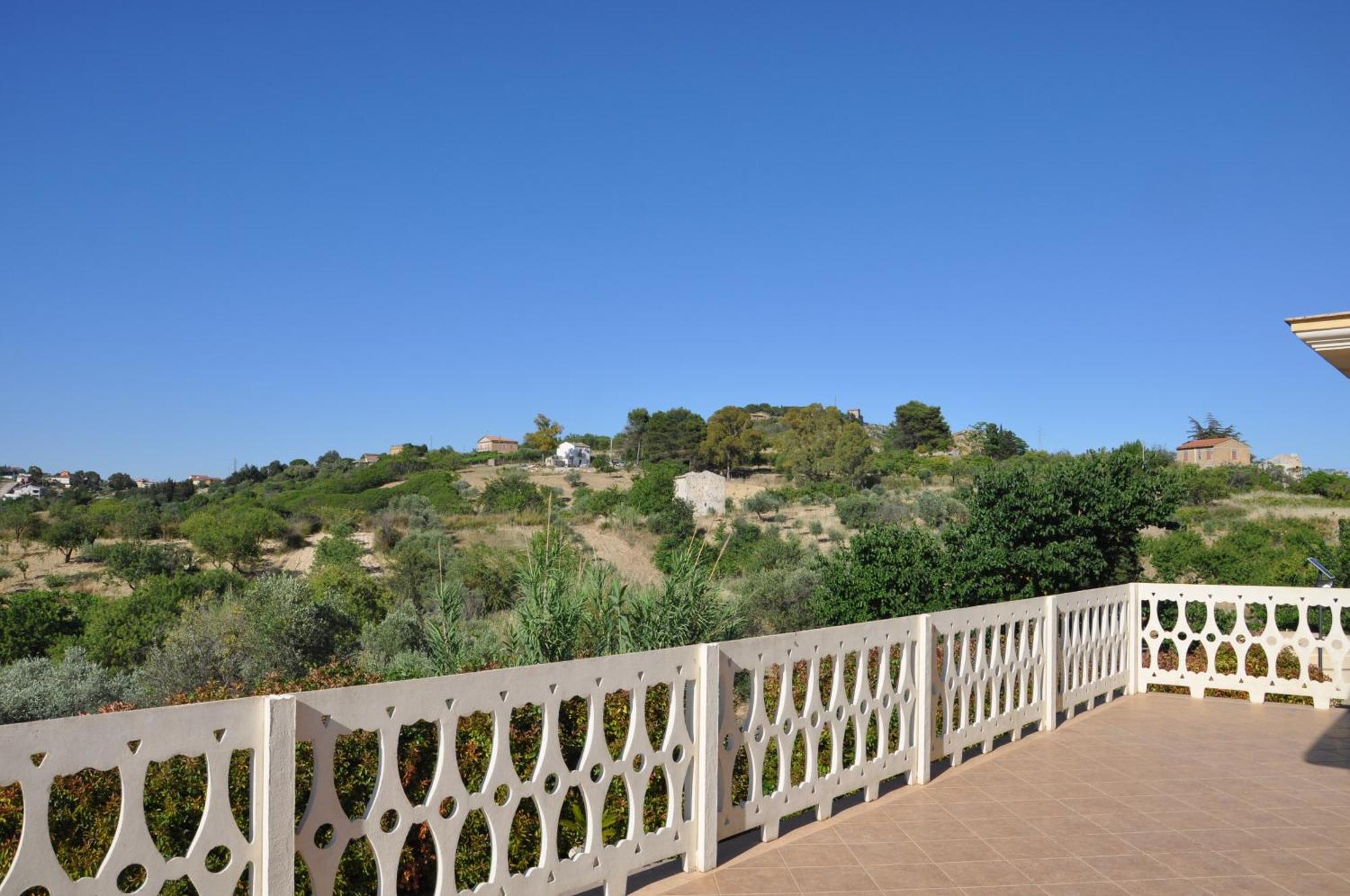 B&B La Terrazza Degli Scrittori Racalmuto Luaran gambar