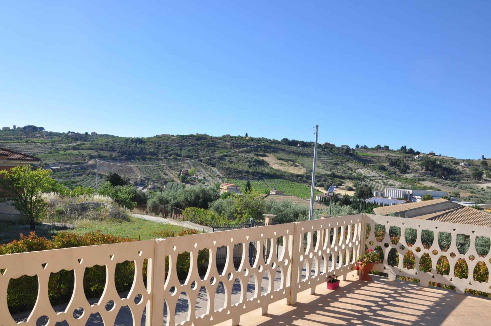 B&B La Terrazza Degli Scrittori Racalmuto Luaran gambar
